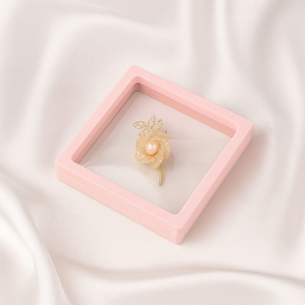 Różowe pudełko na biżuterię z przezroczystym okienkiem