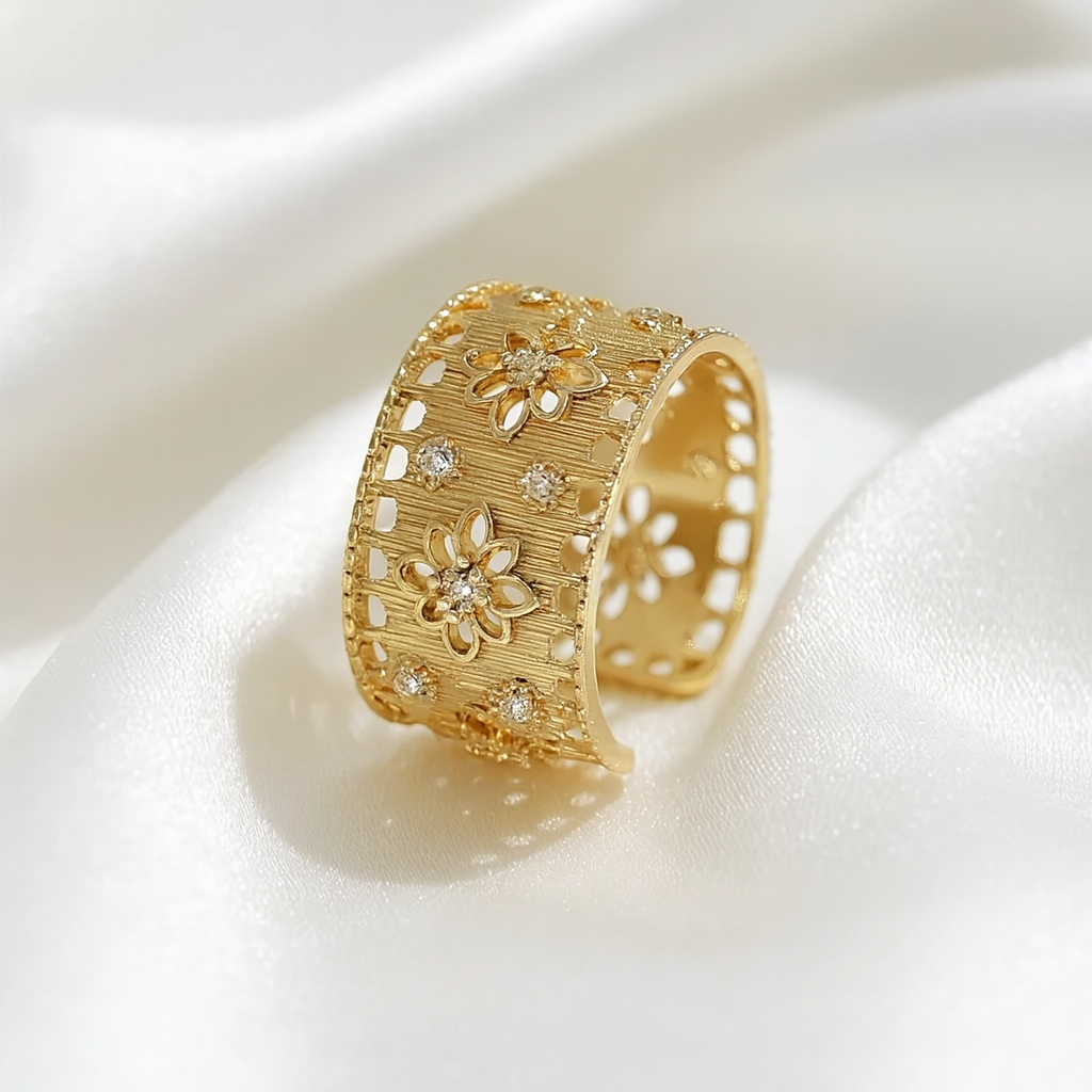 Złoty pierścionek z kwiatowym wzorem - regulowany