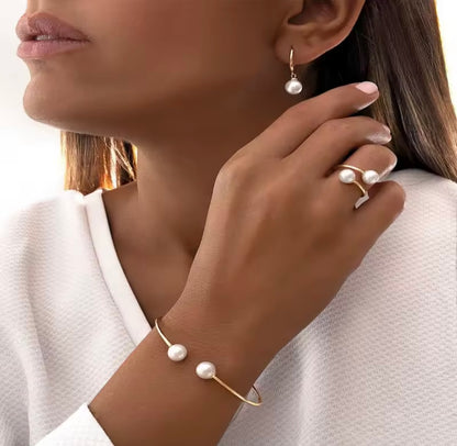 Zestaw biżuterii z perłami